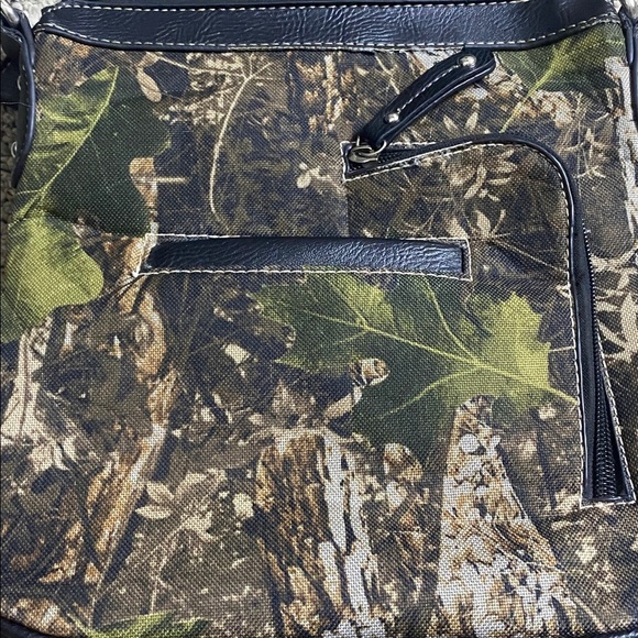 Cowgirl Trendy Camouflage Crossbody Bag with Embellished Cross 3 L Compartments - Picture 7 of 12